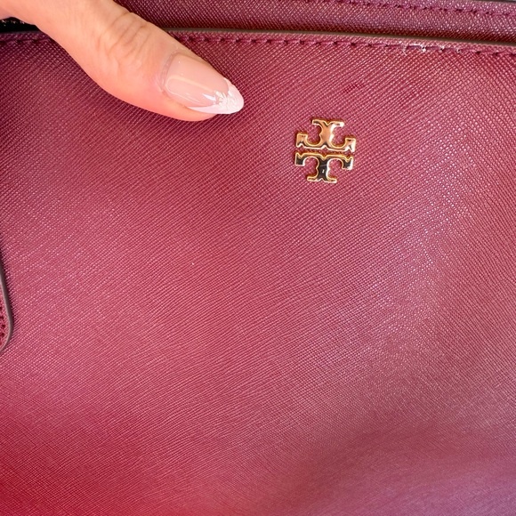 TORY BURCH | Emerson Large Black Leather Tote - Picture 3 of 6